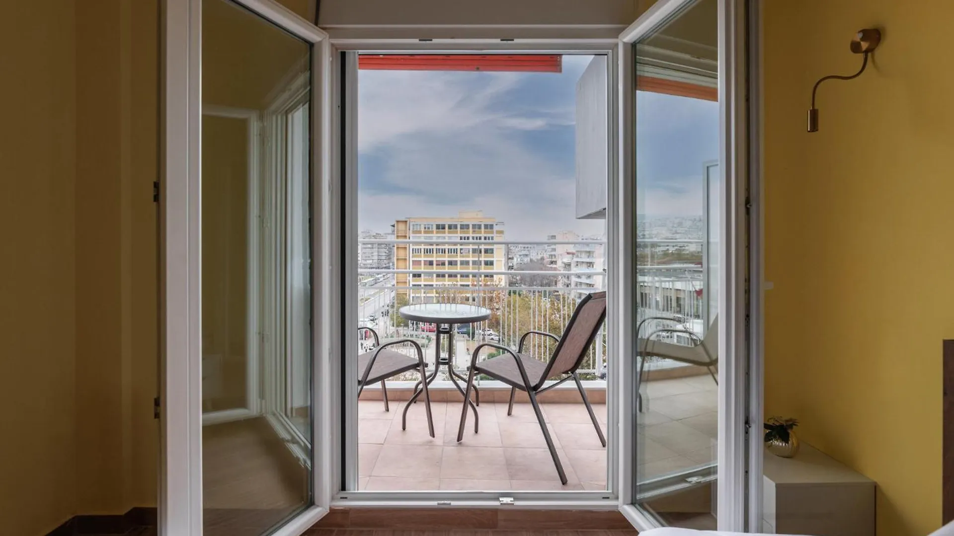 F & B Collection - Metro Urban Stays Thessaloniki