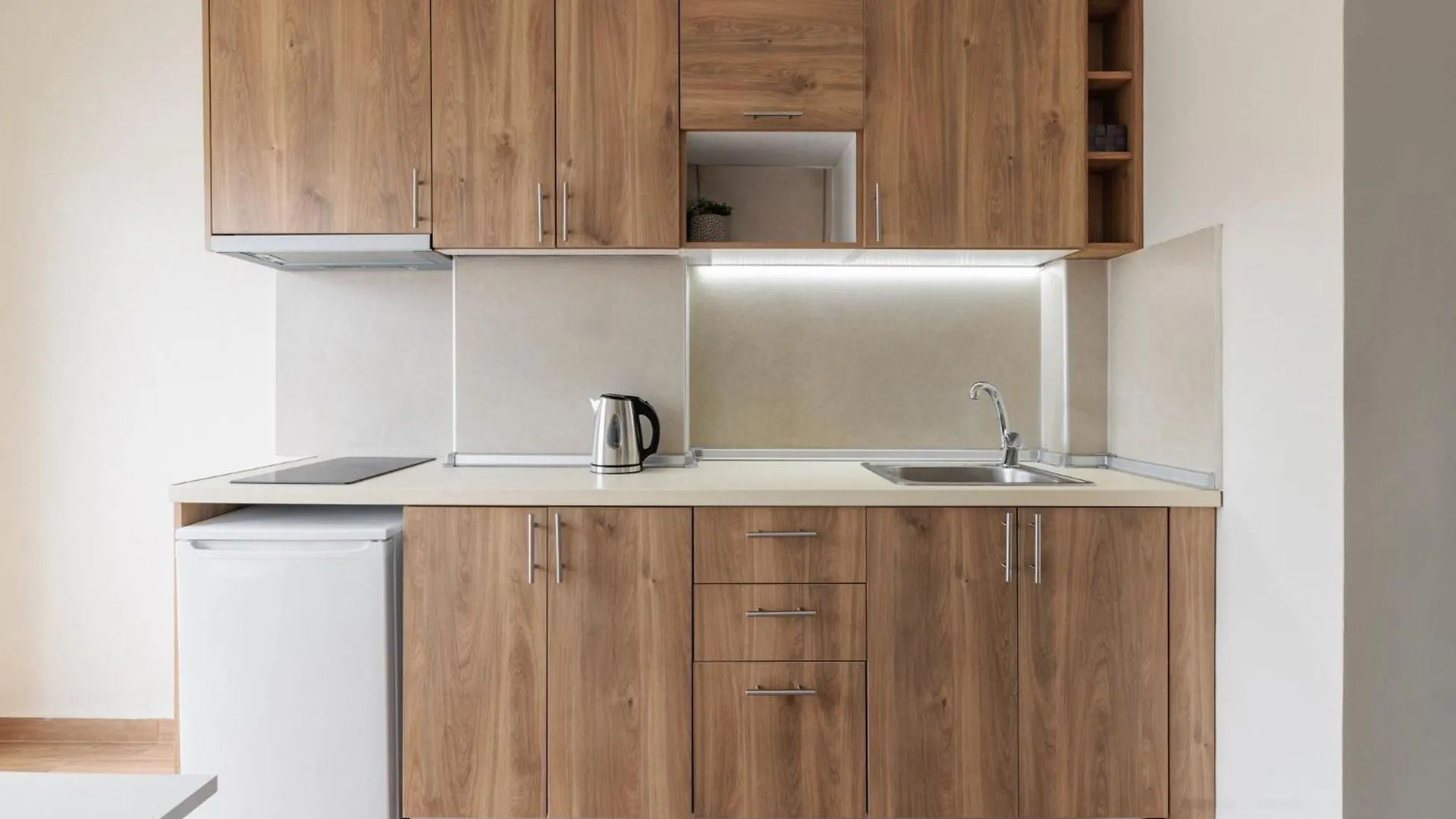 F & B Collection - Metro Urban Stays Thessaloniki Apartment